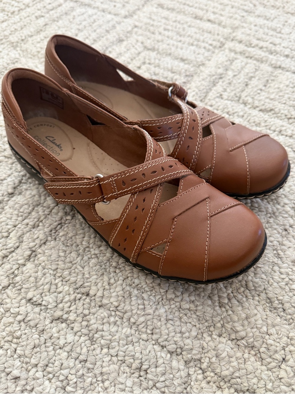 Clarks Ashland Spin Women's Slip On Sz 9 Beige Tan